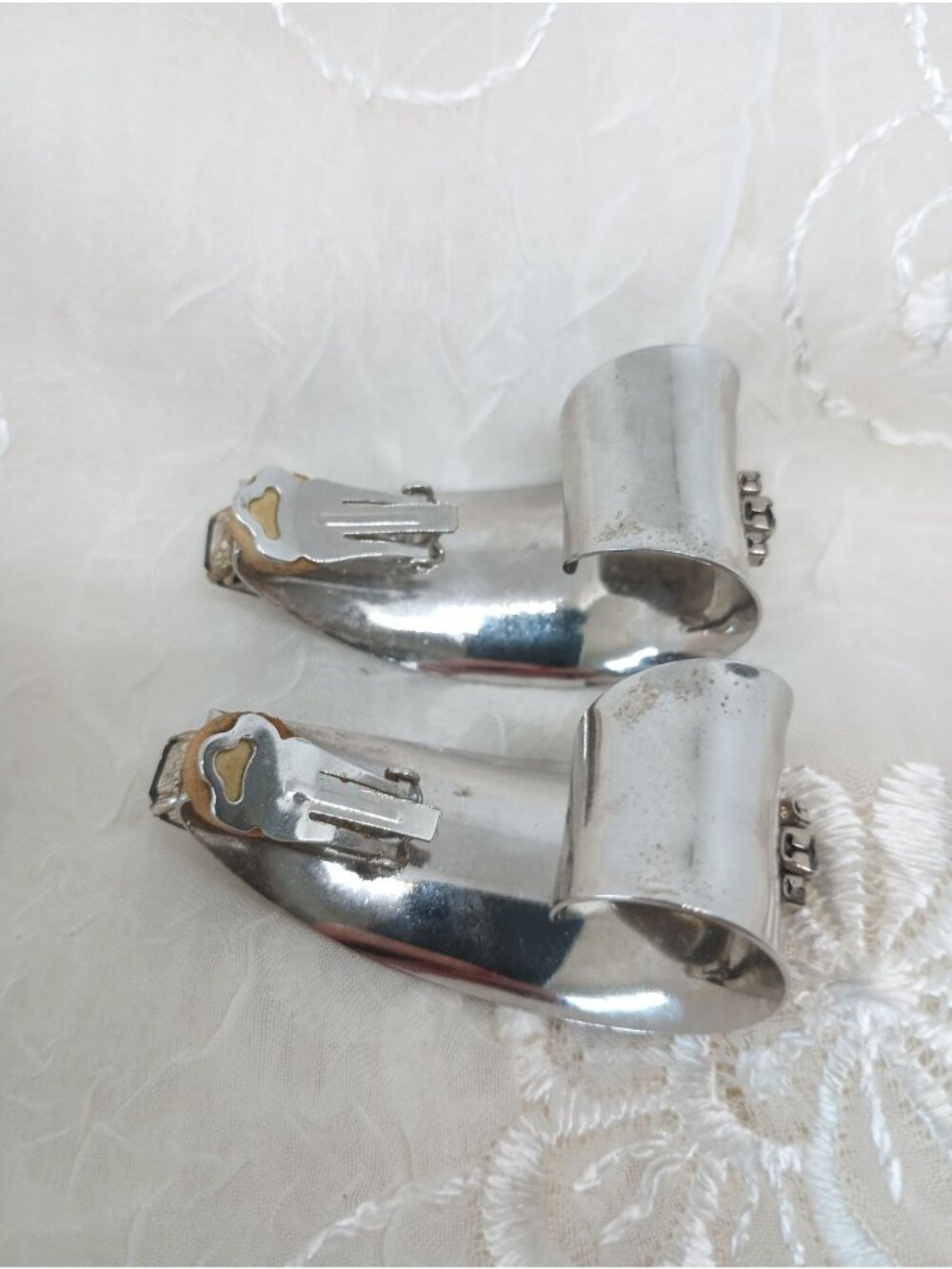 Vintage Clip-On Earrings With Black & Clear Rhinestones 1950s or 1960s GLAM - Picture 9 of 10